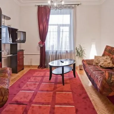 Апартаменти Historical Center On Kommunisticheskaya 10 *